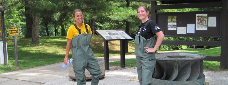 2 SIIHR students in waders