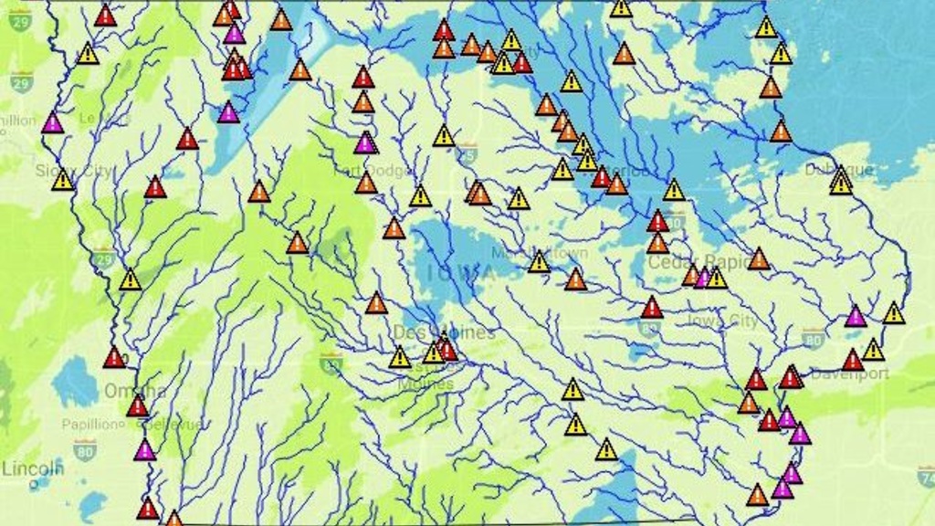 Map of Iowa showing flood alerts