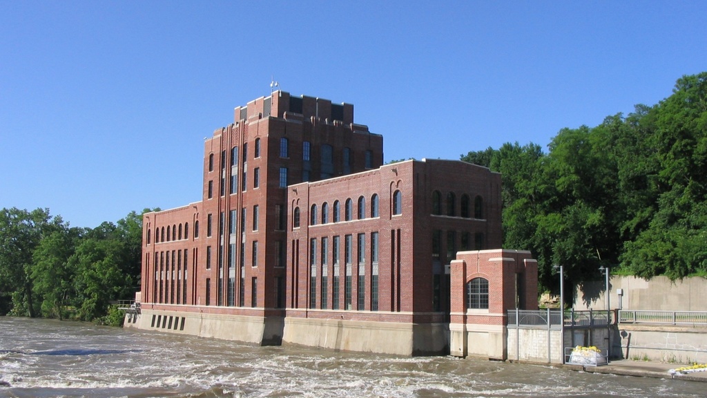 Iowa River flooding makes the Stanley Hydraulic Lab look like a ship at sea