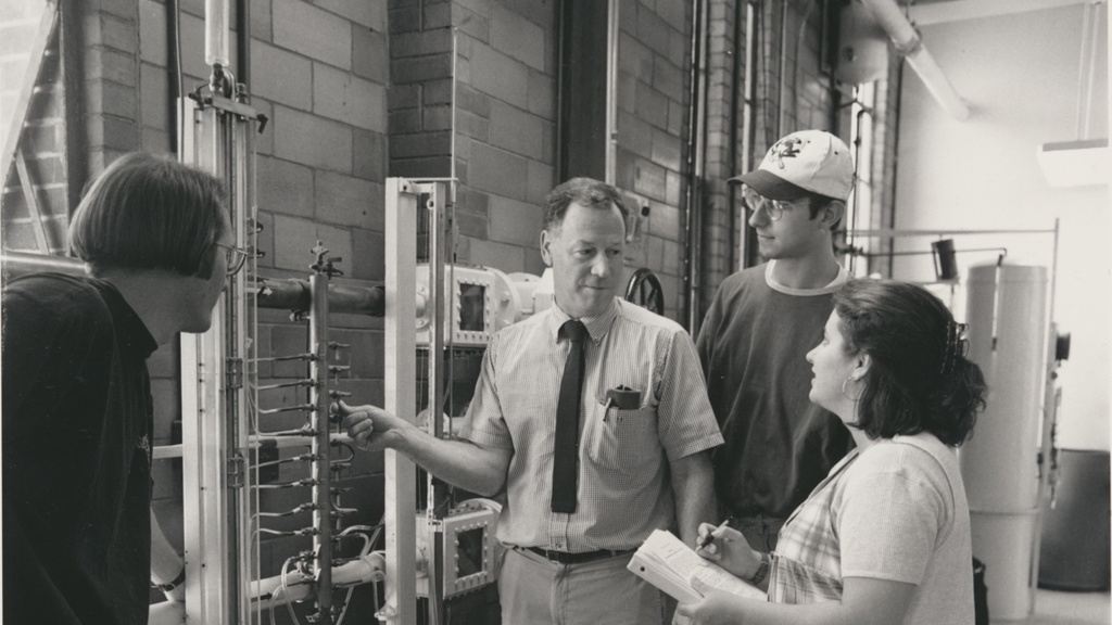 Forrest Holly with students in fluids lab