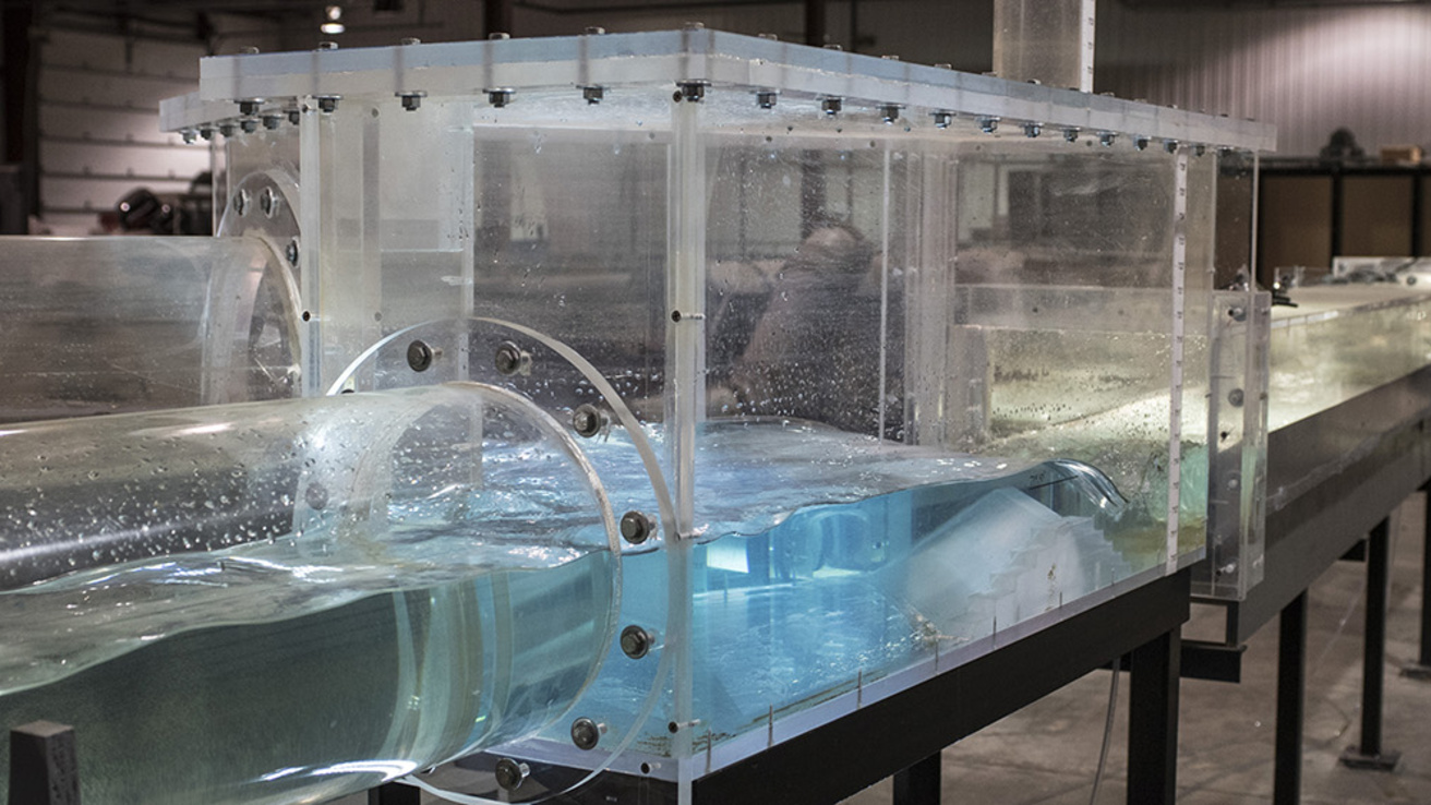 IIHR Engineering Services Pittsburg physical model, viewed along the side 